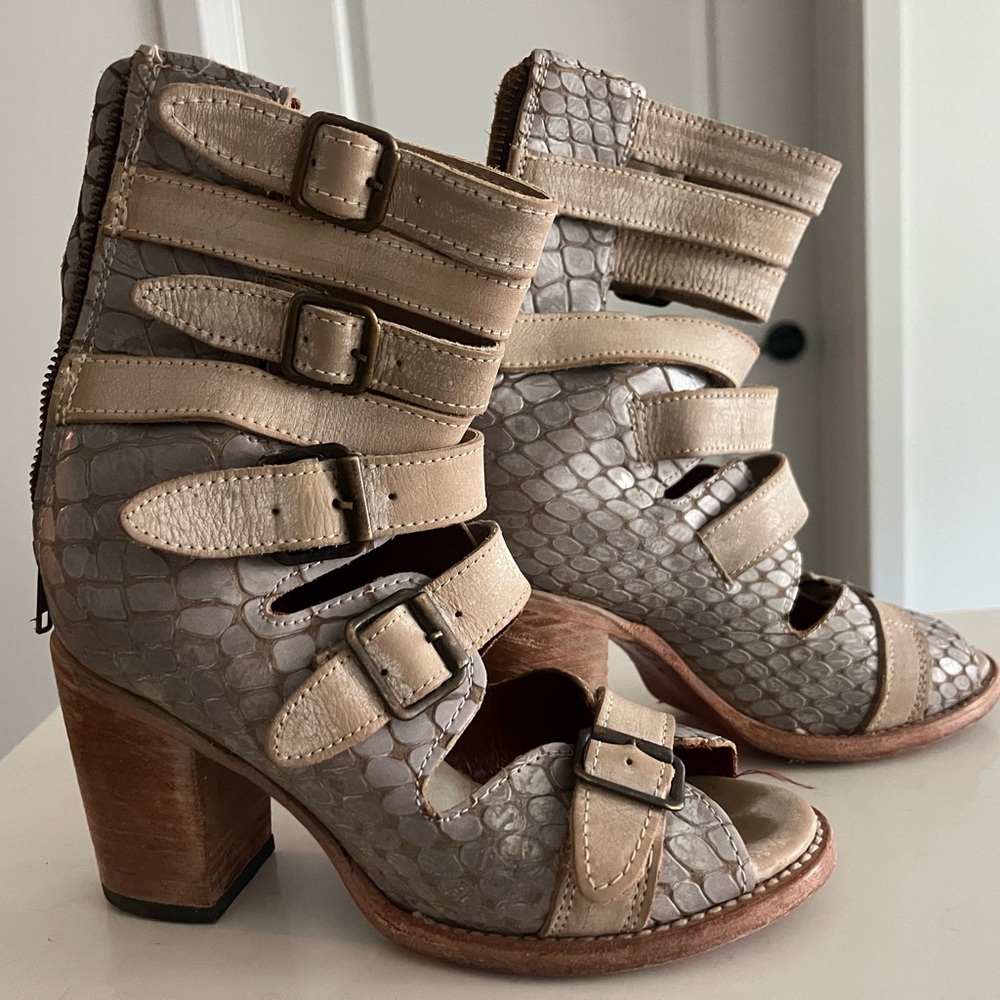 Freebird by Steven Madden Bond Size 8